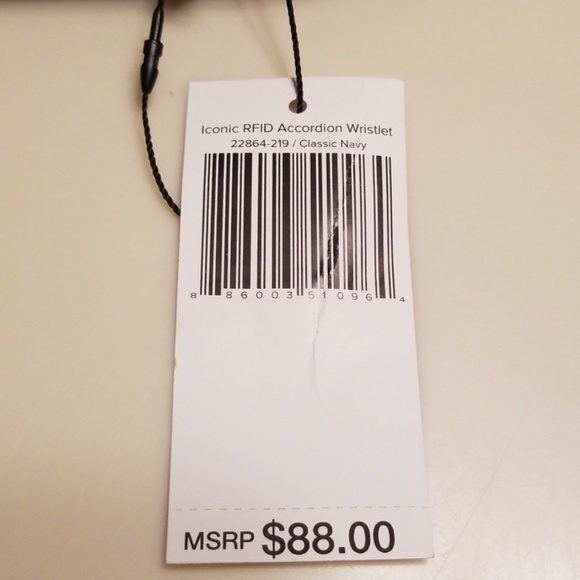 Vera Bradley Iconic Accordion Wristlet - Picture 5 of 7